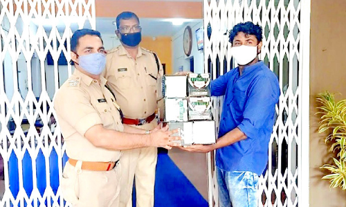 കളിയിൽ അൽപം കാര്യം യുവാക്കളെ നോട്ടമിട്ട് മുനമ്പം പൊലീസ്