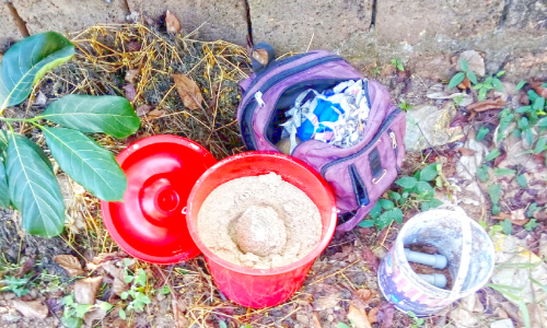 മുഴക്കുന്നിൽ റോഡരികിലെ കലുങ്കിനുള്ളിൽ നാടൻ ബോംബുകൾ