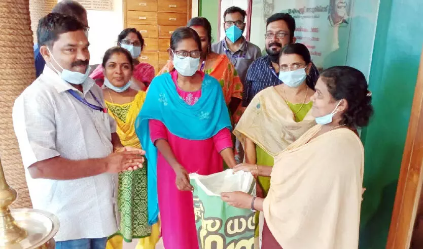 പ്രചാരണത്തിന്​ ഉപയോഗിച്ച ബാനറുകൾ ഗ്രോബാഗാക്കി മാറ്റും