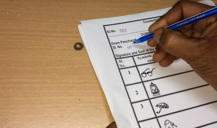 ത​പാ​ല്‍ വോ​ട്ടു​ക​ള്‍ കൈ​മാ​റാൻ പ്ര​ത്യേ​ക സം​വി​ധാ​നം