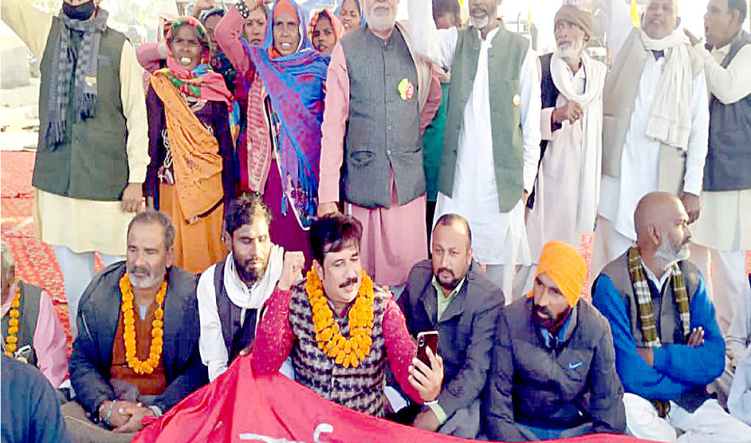 നാട് കർഷകർക്കൊപ്പം: പിന്തുണയുമായി ആരിഫ് ഹരിയാനയിലെ സമരപ്പന്തലിൽ നാട് കർഷകർക്കൊപ്പം: പിന്തുണയുമായി ആരിഫ് ഹരിയാനയിലെ സമരപ്പന്തലിൽ