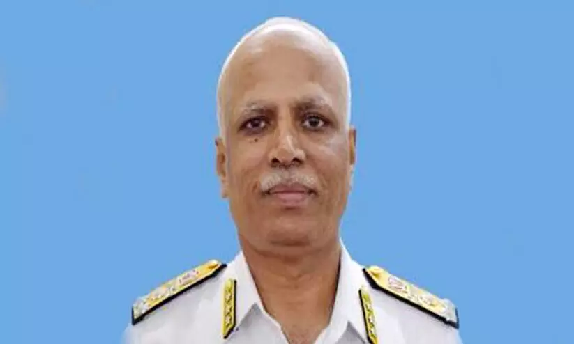 മുതിർന്ന നാവികസേന ഉദ്യോഗസ്ഥൻ കോവിഡ് ബാധിച്ച് മരിച്ചു മുതിർന്ന നാവികസേന ഉദ്യോഗസ്ഥൻ കോവിഡ് ബാധിച്ച് മരിച്ചു