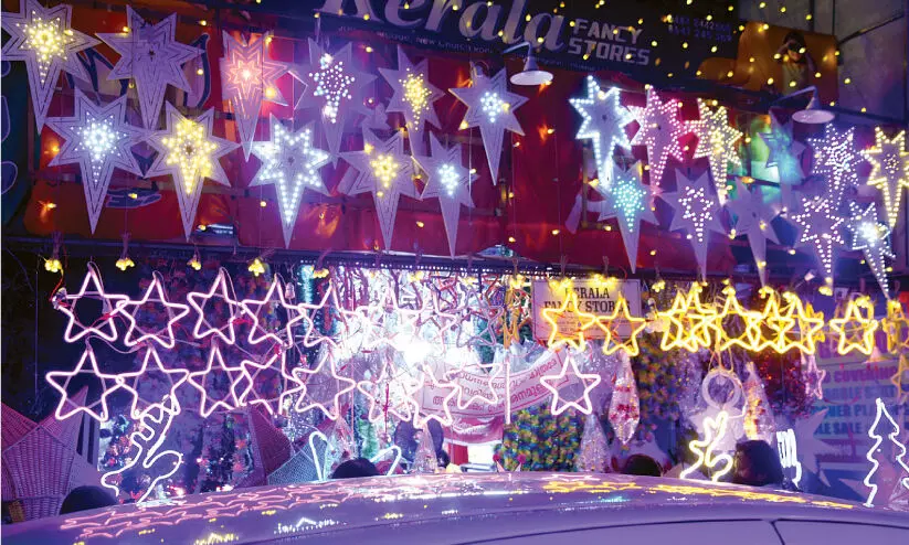 ക്രി​സ്​​മ​സ്​ വി​പ​ണി​ സജീവം; താരം നിയോൺ സ്​റ്റാർ ത​െന്ന