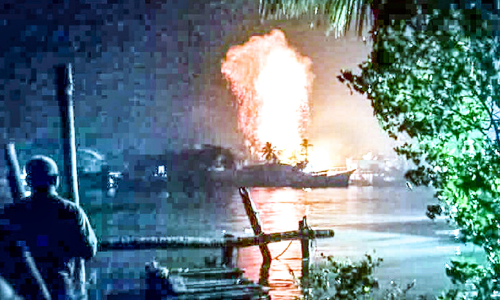 മുനമ്പത്ത് യാര്‍ഡില്‍ തീപിടിത്തം; മത്സ്യബന്ധന ബോട്ട് കത്തിനശിച്ചു