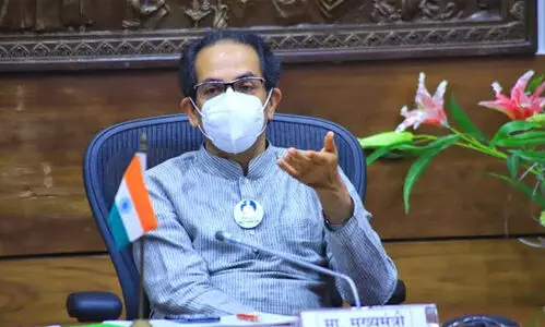 ഹിന്ദുത്വ ഉപേക്ഷിക്കാൻ മനസ്സില്ല, വോട്ടർമാരെ പാട്ടിലാക്കാൻ ഉദ്ധവ് താക്കറെ