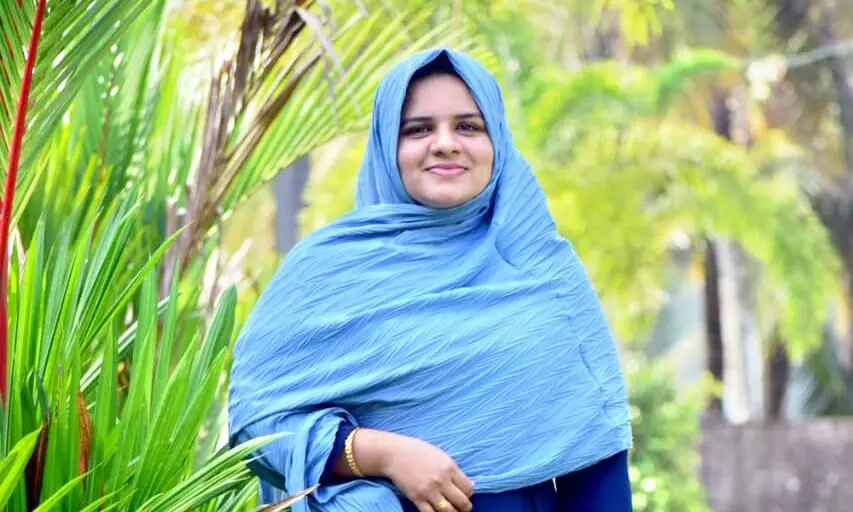 കടൽ കടന്നെത്തി മാട്ടൂലുകാരുടെ പ്രിയം നേടിയ ഫാരിഷ ടീച്ചർ കടൽ കടന്നെത്തി മാട്ടൂലുകാരുടെ പ്രിയം നേടിയ ഫാരിഷ ടീച്ചർ