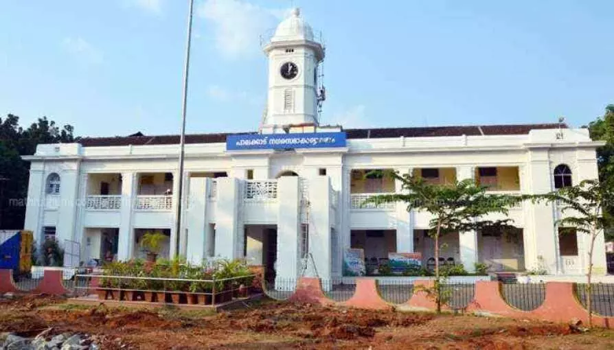 ചൂടുപിടിച്ച് പാലക്കാട് നഗരസഭ യോഗം