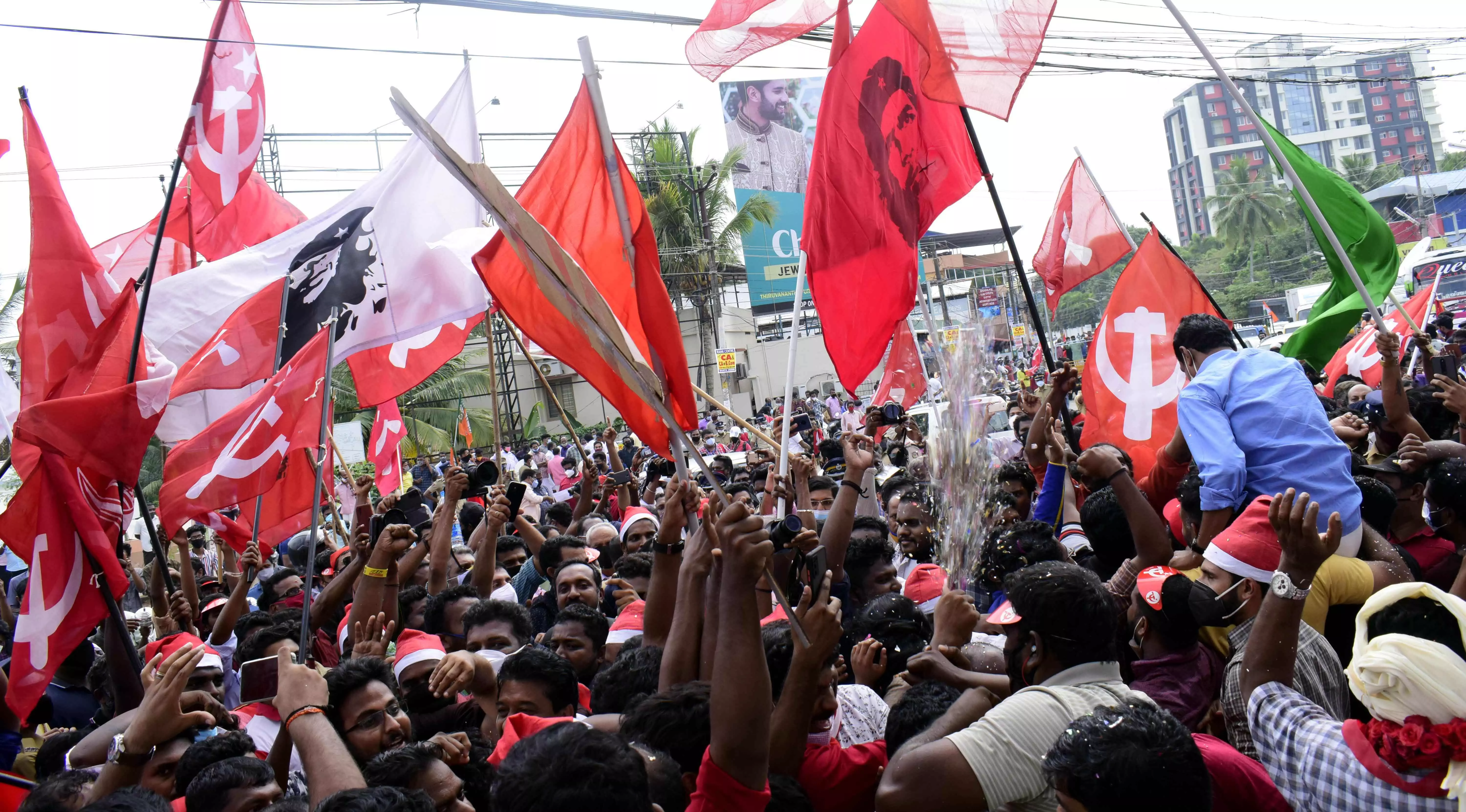 ഇടത്തോട്ട് ചാഞ്ഞ് തലസ്ഥാനം ഇടത്തോട്ട് ചാഞ്ഞ് തലസ്ഥാനം