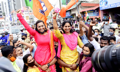 ബി.ജെ.പി ഇളക്കി, മറിച്ചില്ല ബി.ജെ.പി ഇളക്കി, മറിച്ചില്ല