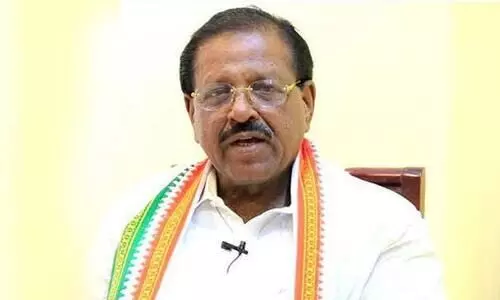 ഉണ്ണിത്താനെ അപമാനിച്ച സംഭവം: രണ്ടുപേർക്ക്​ സസ്​പെൻഷൻ