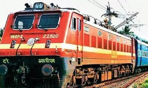 ട്രെയിനിൽ എഴുത്തുകാരിയെ അപമാനിച്ചെന്ന കേസ്: ടി.ടി.ഇമാരെ വെറുതെവിട്ടു