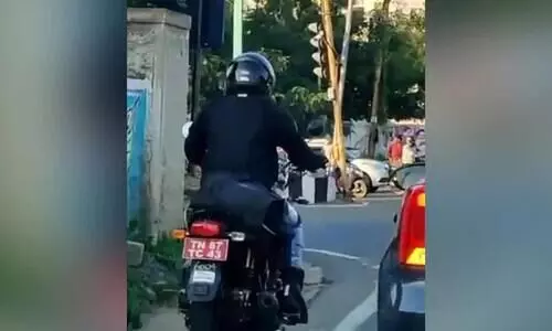 ഒറ്റ പുകക്കുഴലുള്ള ഇൻറർസെപ്​റ്റർ?; ഇതെന്ത്​ മറിമായമെന്ന്​ റോയൽ ആരാധകർ