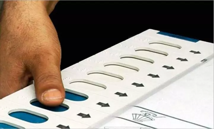 മാവൂരിൽ രണ്ടു സീറ്റിൽ അട്ടിമറി മാവൂരിൽ രണ്ടു സീറ്റിൽ അട്ടിമറി