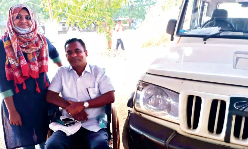 ഫ​ലം നേ​രി​ട്ട​റി​യ​ണം: അ​വ​ശ​ത മ​റ​ന്ന് ബ​ഷീ​ർ ച​ക്ര​ക്ക​സേ​ര​യി​ൽ സ്‌​കൂ​ളി​ലെ​ത്തി