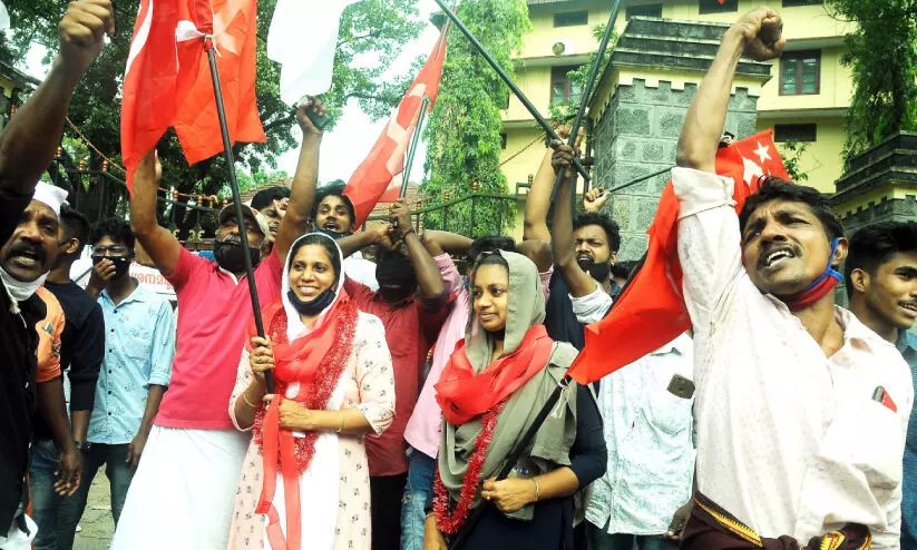 പൊതുസ്വഭാവം കാട്ടാതെ എ​റ​ണാ​കു​ളം