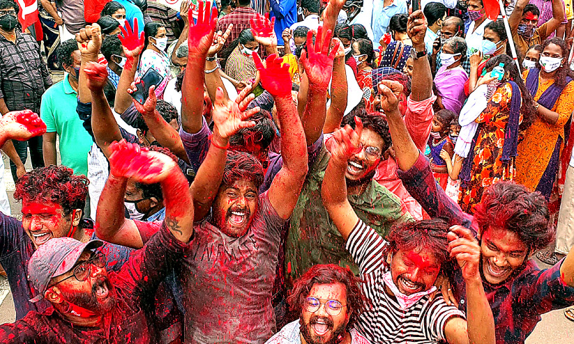 പാലക്കാട്ട് ഇളകാതെ ചെേങ്കാട്ട പാലക്കാട്ട് ഇളകാതെ ചെേങ്കാട്ട