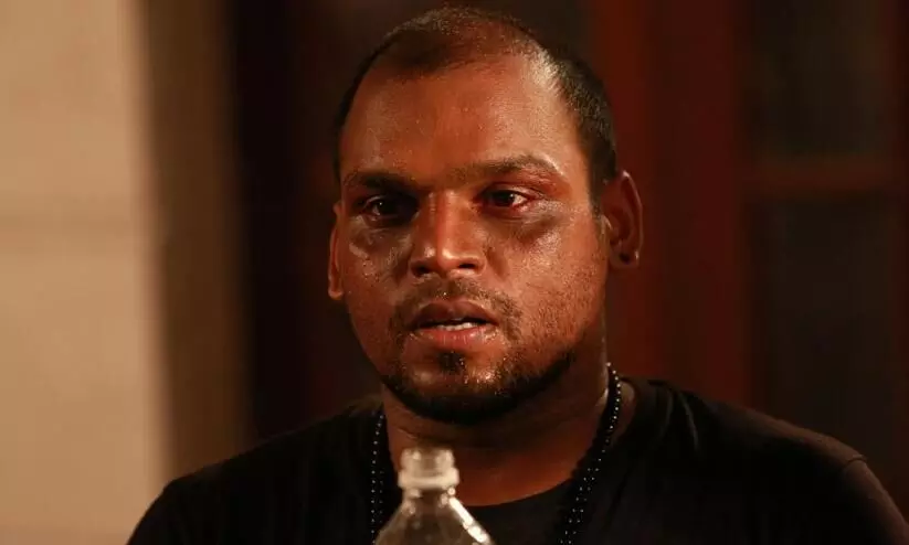 പ്രേതങ്ങളെ തേടി നടക്കുന്ന സൈക്കോ ഡേവിഡ്; അരങ്ങേറ്റ ചിത്രത്തിലൂടെ ശ്രദ്ധേയനായി ജനക് പ്രേതങ്ങളെ തേടി നടക്കുന്ന സൈക്കോ ഡേവിഡ്; അരങ്ങേറ്റ ചിത്രത്തിലൂടെ ശ്രദ്ധേയനായി ജനക്