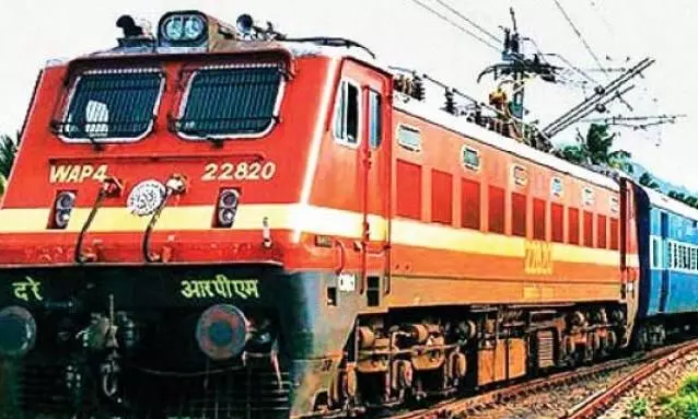 ട്രെയിനിൽ എഴുത്തുകാരിയെ അപമാനിച്ചെന്ന കേസ്: ടി.ടി.ഇമാരെ വെറുതെവിട്ടു ട്രെയിനിൽ എഴുത്തുകാരിയെ അപമാനിച്ചെന്ന കേസ്: ടി.ടി.ഇമാരെ വെറുതെവിട്ടു