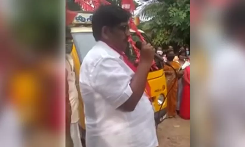 വോട്ടർമാരെ അധിക്ഷേപിച്ച സി.പി.എം കൗൺസിലർക്ക് പാർട്ടി ശാസന വോട്ടർമാരെ അധിക്ഷേപിച്ച സി.പി.എം കൗൺസിലർക്ക് പാർട്ടി ശാസന