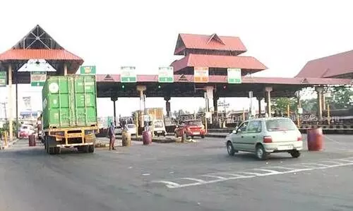 പാ​ലി​യേ​ക്ക​ര ടോ​ളി​ലെ ഫ്രീ പാ​സ്​: സ​ർ​ക്കാ​ർ തീ​രു​മാ​ന​മു​ണ്ടാ​യി​ല്ലെ​ങ്കി​ൽ നാട്ടുകാർക്ക്​ സൗ​ജ​ന്യയാത്ര ന​ഷ്​​ട​പ്പെ​ടും