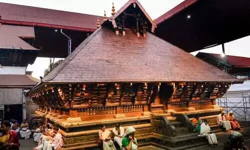 ദുരിതാശ്വാസ നിധിയിലേക്ക് ഗുരുവായൂർ ദേവസ്വത്തിന്‍റെ സംഭാവന: 10 കോടി രൂപ തിരിച്ചടക്കുന്നത്​ സംബന്ധിച്ച് നിയമോപദേശം തേട​ും