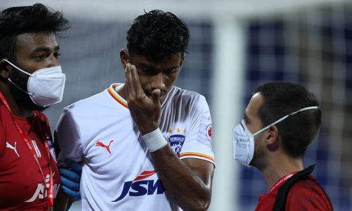 ആ​ഷി​ഖ്​ കു​രു​ണി​യ​ന്​ പ​രി​ക്ക്​