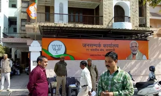 മോദിയുടെ ഓഫിസ് വിൽപനക്ക്; നാലുപേർ പിടിയിൽ മോദിയുടെ ഓഫിസ് വിൽപനക്ക്; നാലുപേർ പിടിയിൽ