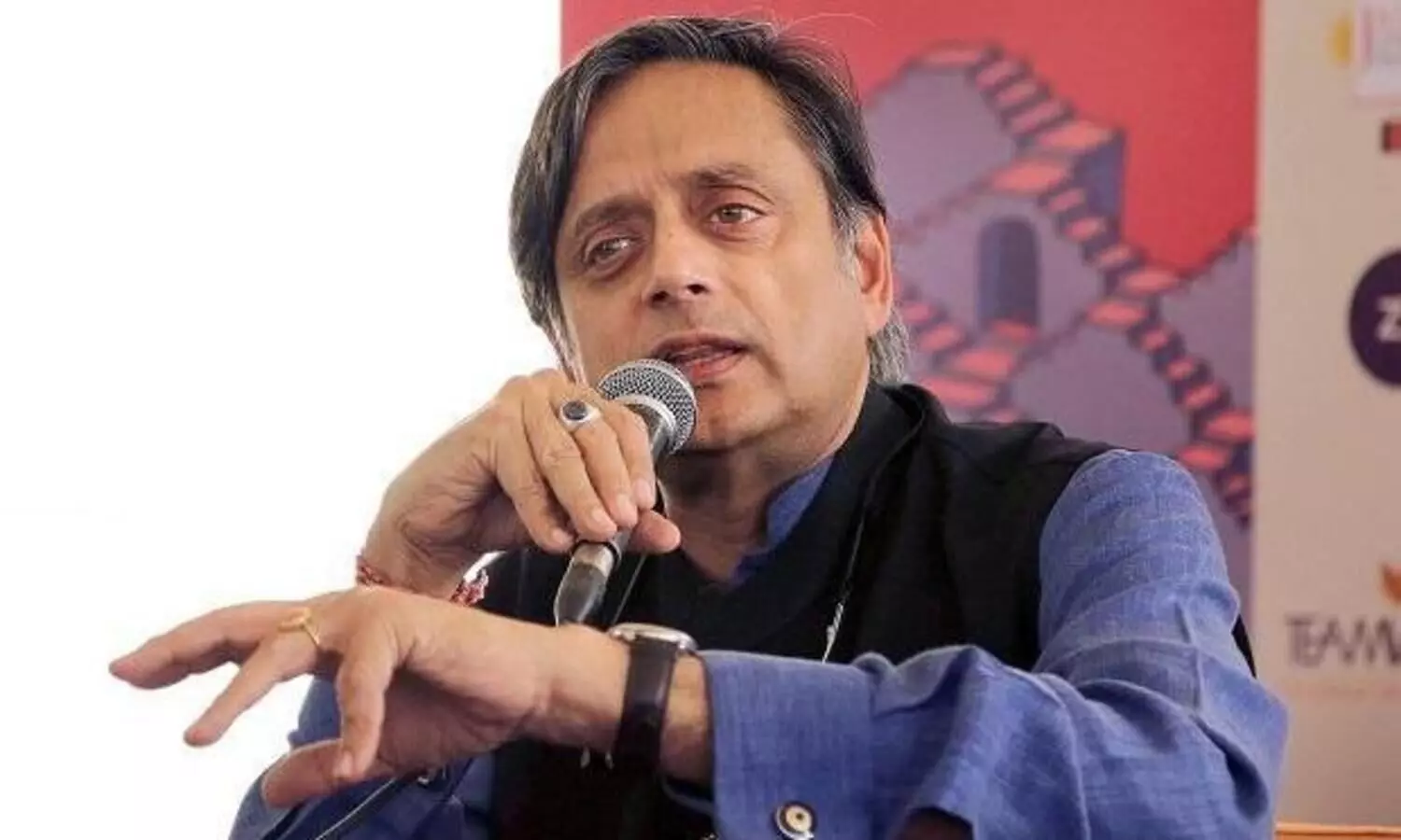 ആദ്യം രാജ്യത്തെ അഭിസംബോധന ചെയ്യേണ്ടതുപോലെ ചെയ്യുക, കർഷകരോട്​ സംസാരിക്കുക; മോദിയോട്​ തരൂർ