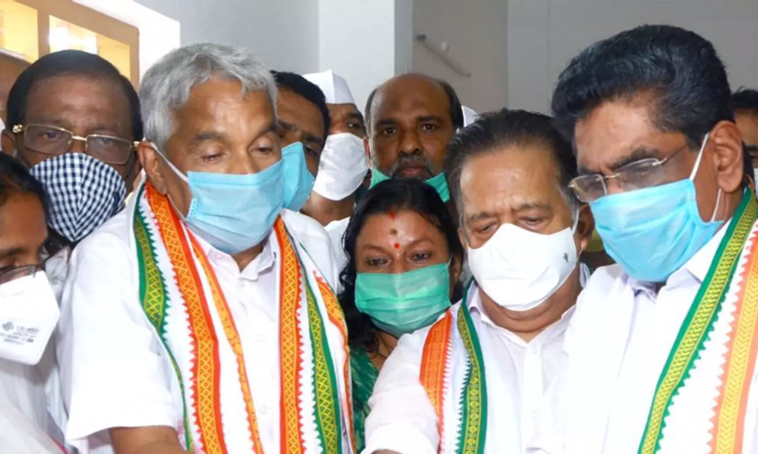 കോൺഗ്രസ്​ നേതാക്കളുടെ തുറന്ന പോരിന് ഹൈകമാൻഡിന്‍റെ വിലക്ക്