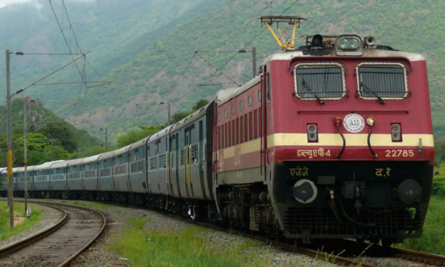 കോ​യ​മ്പ​ത്തൂ​ർ പാസഞ്ചർ എക്​സ്​പ്രസായി