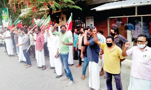 സ്ഥാനാർഥിക്കെതിരെ ഗുണ്ടാ വിളയാട്ടം; പൊലീസ് കേസെടുത്തു