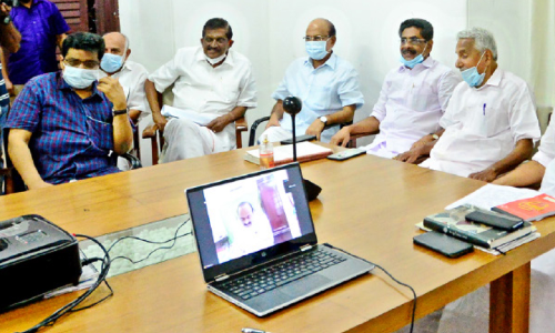 കോ​ണ്‍ഗ്ര​സി​ലെ ത​മ്മി​ല​ടി​ക്കെ​തി​രെ മു​ന്ന​റി​യി​പ്പു​മാ​യി ഘ​ട​ക​ക​ക്ഷി​ നേ​താ​ക്ക​ള്‍