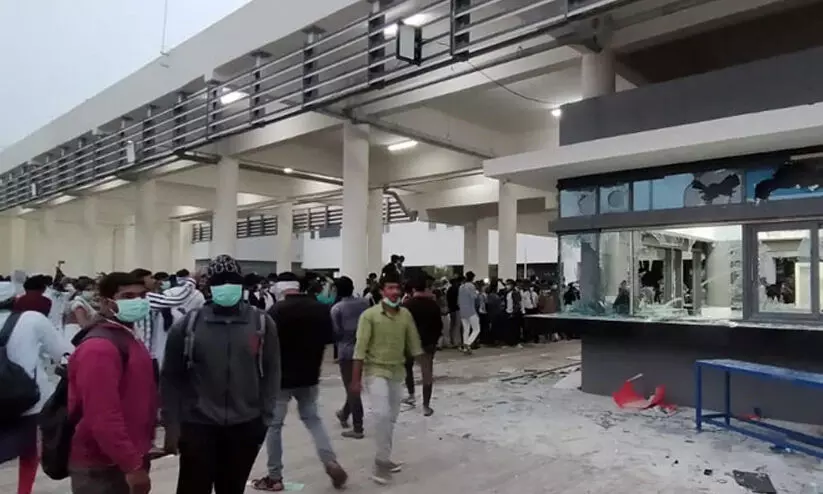 ഐഫോൺ പ്ലാന്റിലെ ജീവനക്കാരുടെ അക്രമം: വീഴ്ച സമ്മതിച്ച് വിസ്ട്രൺ; വൈസ് പ്രസിഡന്റിനെ പുറത്താക്കി ഐഫോൺ പ്ലാന്റിലെ ജീവനക്കാരുടെ അക്രമം: വീഴ്ച സമ്മതിച്ച് വിസ്ട്രൺ; വൈസ് പ്രസിഡന്റിനെ പുറത്താക്കി