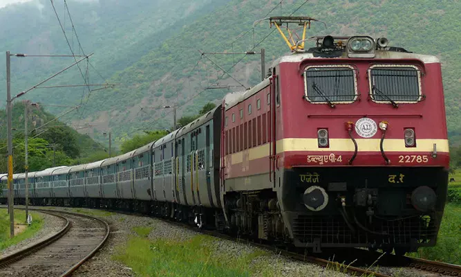 കോ​യ​മ്പ​ത്തൂ​ർ പാസഞ്ചർ എക്​സ്​പ്രസായി