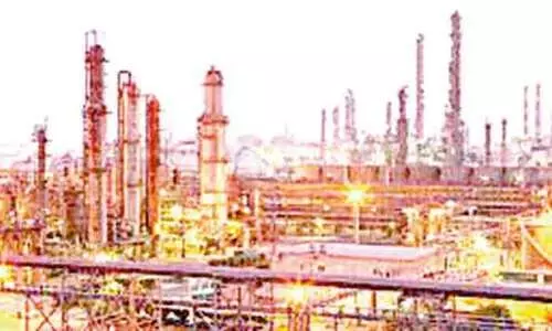 റിഫൈനറികളിലെ ഉൽപാദനത്തിൽ കുറവ്