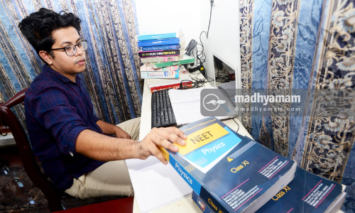 ഇരുളും വെളിച്ചവും: എം.ബി.ബി.എസ് വിദ്യാർഥി ദിൽഷാ​ന്‍റെ മനക്കരുത്തിന്‍റെ കഥ