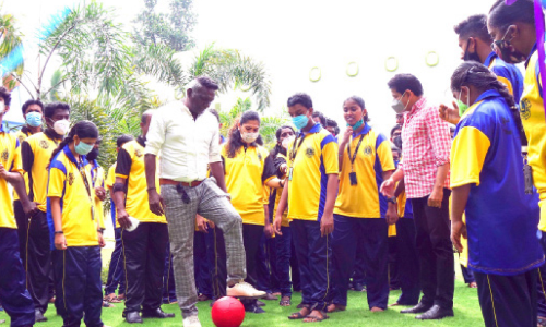 ഐ.​എം. വി​ജ​യ​െൻറ കി​ക്ക് ഓ​ഫ്; ഭി​ന്ന​ശേ​ഷി​കു​ട്ടി​ക​ളു​ടെ ക​ളി​ക്ക​ള​ത്തി​ല്‍ പ​ന്തു​രു​ണ്ടു