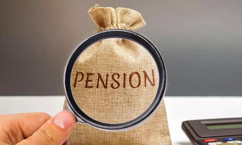 ശബരിമലയിൽ സാധനങ്ങൾ വാങ്ങിയതിൽ അഴിമതി: ദേവസ്വം മുൻ സെക്രട്ടറിയുടെ പെൻഷൻ തടഞ്ഞു