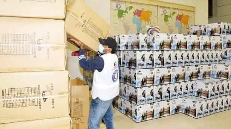 550 കു​ടും​ബ​ത്തി​ന്​ സ​ഹാ​യ​വി​ത​ര​ണ​വു​മാ​യി റെ​ഡ്​ ക്രെ​സ​ൻ​റ്​ സൊ​സൈ​റ്റി