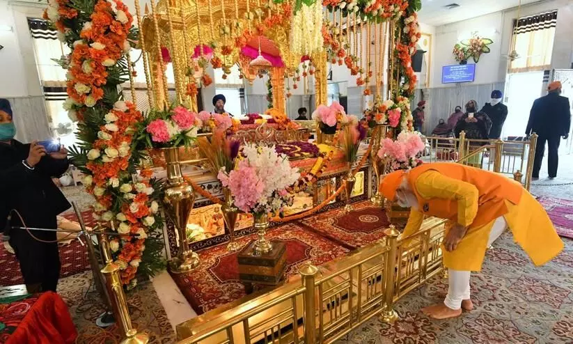 മോദീ, അടുത്ത േഫാട്ടോഷൂട്ടിനായി ഡൽഹി അതിർത്തികൾ സന്ദർശിക്കൂ; ഗുരുദ്വാര സന്ദർശനത്തിൽ സോഷ്യൽ മീഡിയ മോദീ, അടുത്ത േഫാട്ടോഷൂട്ടിനായി ഡൽഹി അതിർത്തികൾ സന്ദർശിക്കൂ; ഗുരുദ്വാര സന്ദർശനത്തിൽ സോഷ്യൽ മീഡിയ