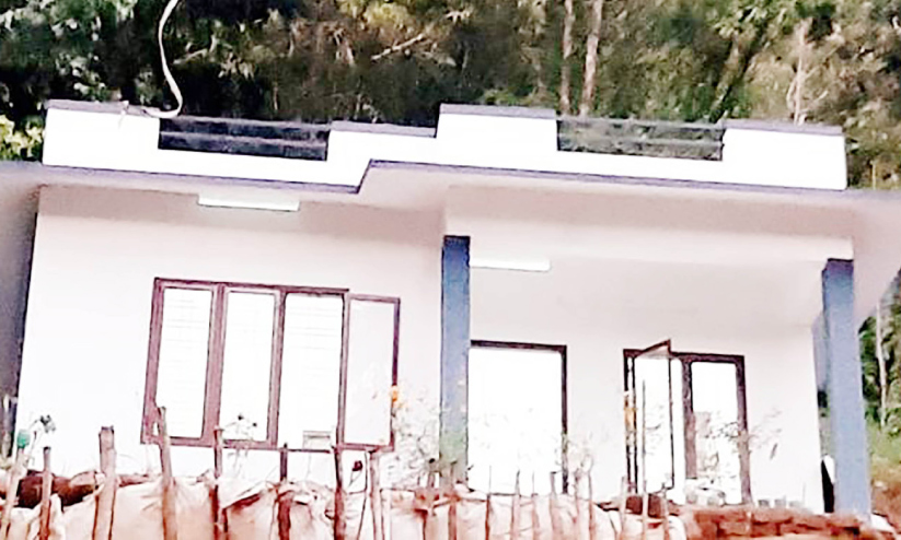 പീപ്പിൾസ് ഫൗണ്ടേഷൻ കനിഞ്ഞു; അജയനും കുടുംബത്തിനും സ്വന്തം വീടായി പീപ്പിൾസ് ഫൗണ്ടേഷൻ കനിഞ്ഞു; അജയനും കുടുംബത്തിനും സ്വന്തം വീടായി