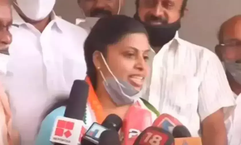 കോട്ടയം നഗരസഭയിൽ കോൺഗ്രസ് വിമത യു.ഡി.എഫിനെ പിന്തുണക്കും; ഭരണം നറുക്കിട്ട് തീരുമാനിക്കും കോട്ടയം നഗരസഭയിൽ കോൺഗ്രസ് വിമത യു.ഡി.എഫിനെ പിന്തുണക്കും; ഭരണം നറുക്കിട്ട് തീരുമാനിക്കും