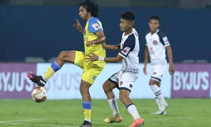 കളിച്ചിട്ടും ജയിച്ചില്ല; സെൽഫ് ഗോളിന് 95ാം മിനിറ്റിൽ തിരിച്ചടിച്ച് ബ്ലാസ്റ്റേഴ്സ് കളിച്ചിട്ടും ജയിച്ചില്ല; സെൽഫ് ഗോളിന് 95ാം മിനിറ്റിൽ തിരിച്ചടിച്ച് ബ്ലാസ്റ്റേഴ്സ്