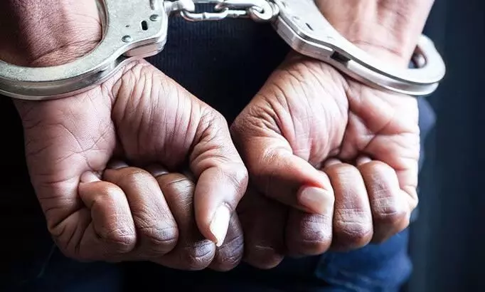 പരോളിൽ ഇറങ്ങിയ കൊലക്കേസ് പ്രതികളെ ഉടൻ അകത്താക്കണമെന്ന് ഇൻറലിജൻസ് പരോളിൽ ഇറങ്ങിയ കൊലക്കേസ് പ്രതികളെ ഉടൻ അകത്താക്കണമെന്ന് ഇൻറലിജൻസ്