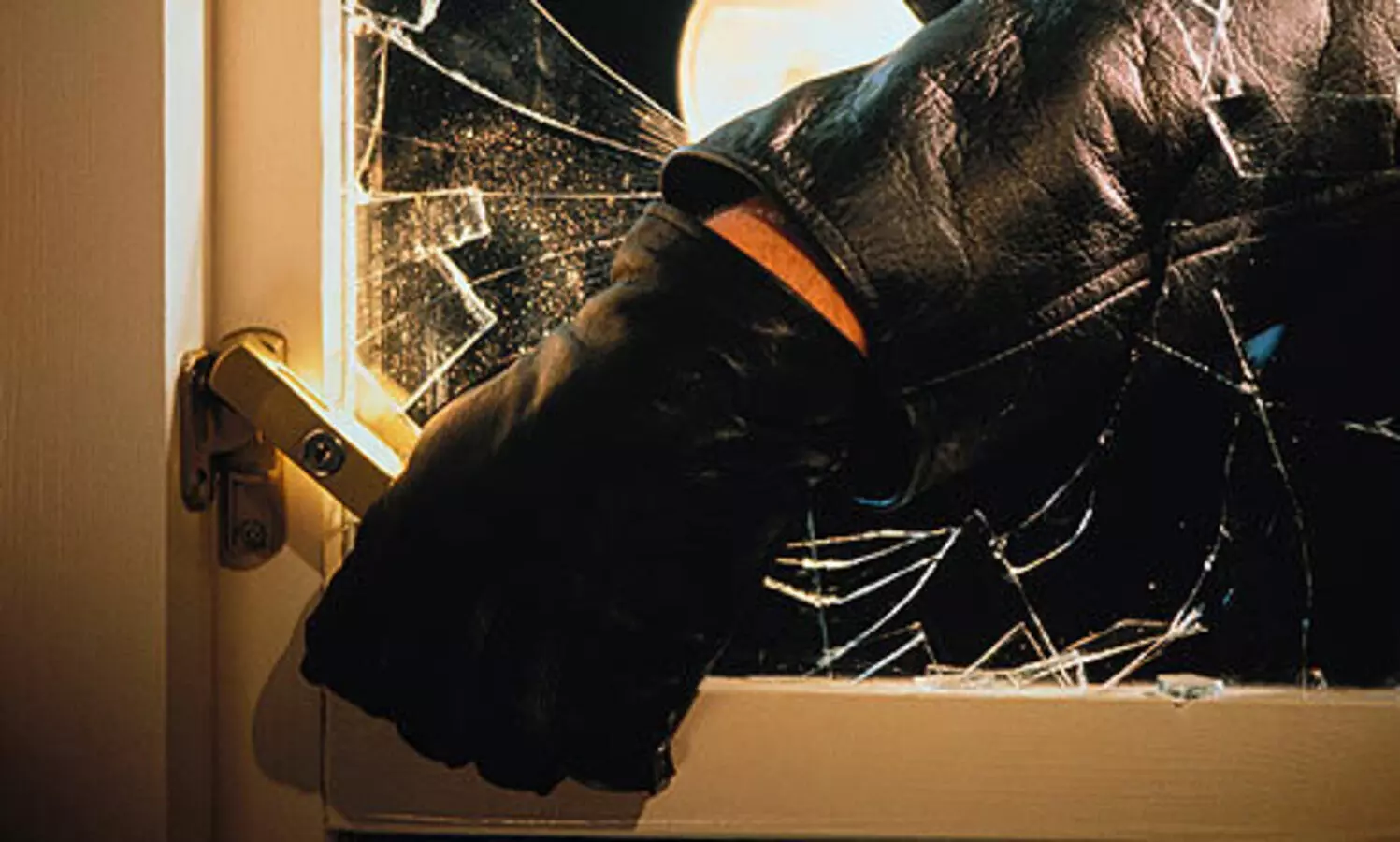 അടഞ്ഞുകിടന്ന വീട്ടിൽനിന്ന്​ നാലുലക്ഷം കവർന്നു