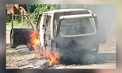 ഓ​ടി​ക്കൊ​ണ്ടി​രു​ന്ന വാ​ന്‍ ക​ത്തി​