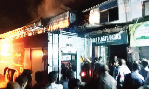 തളിപ്പറമ്പ് മാർക്കറ്റിലെ കടക്ക് തീപിടിച്ചു