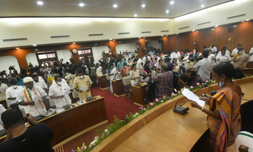 ജനപ്രതിനിധികൾ സത്യപ്രതിജ്ഞ ചൊല്ലി അധികാരമേറ്റു ജനപ്രതിനിധികൾ സത്യപ്രതിജ്ഞ ചൊല്ലി അധികാരമേറ്റു