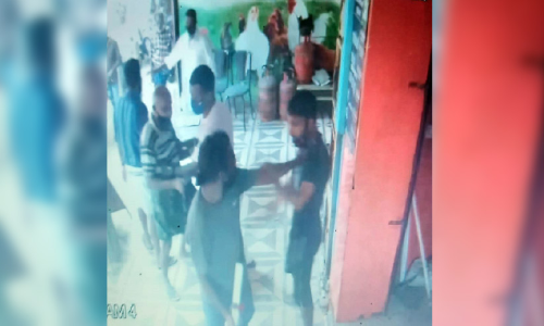 ചില്ലറ നൽകിയില്ലെന്നാരോപിച്ച് കടയ്​ക്കുനേരെ ആക്രമണം