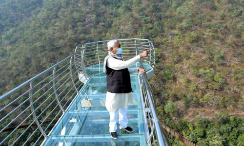 വിനോദ സഞ്ചാരികളെ കൊതിപ്പിക്കുന്ന രാജ്ഗിർ ഗ്ലാസ്​ സ്​കൈവാക്ക്; ബിഹാറിലെ നാച്വറൽ സഫാരിക്ക്​ കാത്തിരുന്നോളൂ